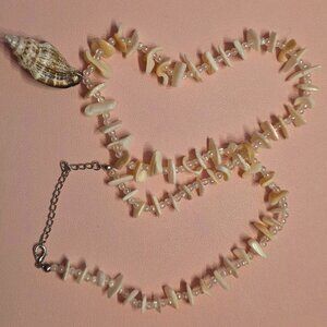 Matching shell Necklace + bracelet